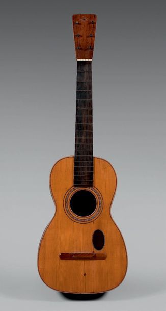 null Très intéressante guitare de Joseph Pages dans un étui ancien en cuir.
Datée...