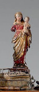 null Vierge à l'Enfant en bois polychrome et doré. Socle mouluré.
XVIIIe siècle....