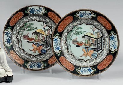 CHINE, Compagnie des Indes - XVIIIe siècle 
DEUX ASSIETTES en porcelaine à décor...