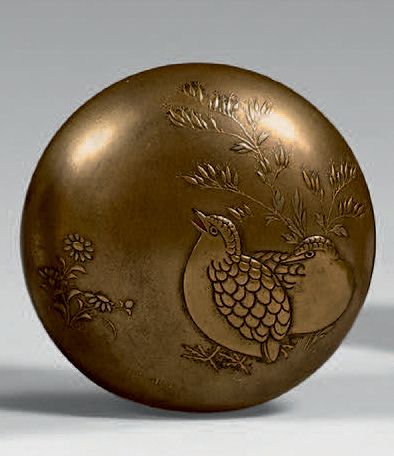 JAPON - Époque EDO (1603-1868) 
MANJU de forme ronde en laque kinji décorée en hira...