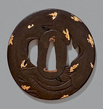 JAPON - Milieu de l'époque Edo (1603-1868) 
DEUX TSUBA en fer:
- Nagamaru gata en...