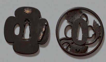 JAPON - Époque EDO (1603-1868) 
DEUX TSUBA en fer: l'une mokko gata à décor incrusté...