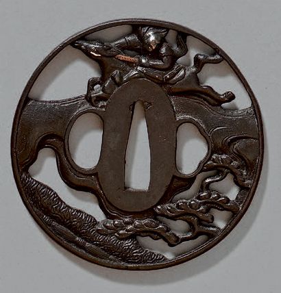JAPON - Début Époque EDO (1603-1868) 
MARU GATA en fer ajouré en maru bori d'un cavalier...