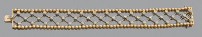null Bracelet ruban articulé en or jaune et gris 750 millièmes, les maillons en forme...