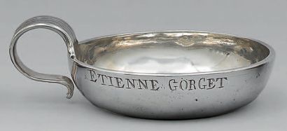 null Tasse à vin en argent uni, gravée «Etienne Gorget». L'anse anneau moulurée,...