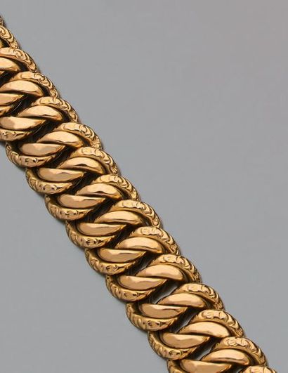 null Bracelet articulé en or jaune 750 millièmes à doubles maillons unis et gravés...