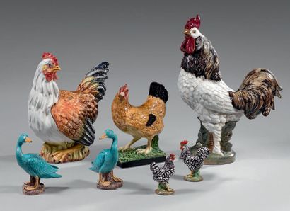 null Sept statuettes de poules, canards et coq en porcelaine et faïence polychrome.
Hauteur...