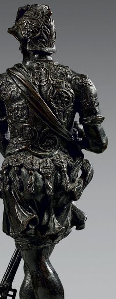 null Grande statuette en bronze à patine noire figurant un arquebusier en armure...