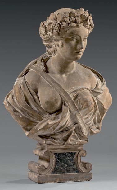 null Buste de femme en Flore à demi dénudée, sculptée en pierre calcaire. Socle à...