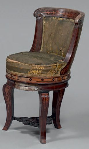 null Chaise de harpiste à assise tournante en placage d'acajou et marqueterie de...