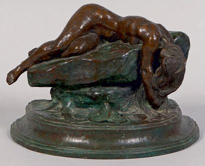 Alexandre charpentier (1856-1909) 
La source tarie
Encrier en bronze à patine brune,...
