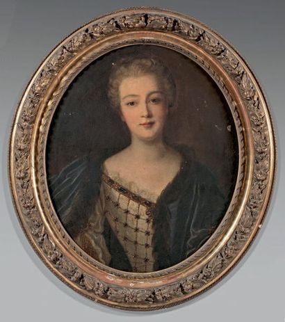 École FRANÇAISE du XVIIIe siècle 
Portrait de femme
Huile sur toile ovale.
(Accident)
67...