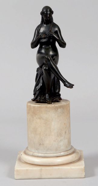 D'après Barthelemy PRIEUR (1576-1611) Femme dénudée se coiffant
Statuette en bronze...