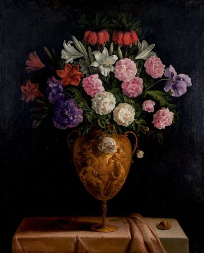 École Flamande du XVIIe siècle Bouquet de fleurs dans un vase orné d'une scène représentant...