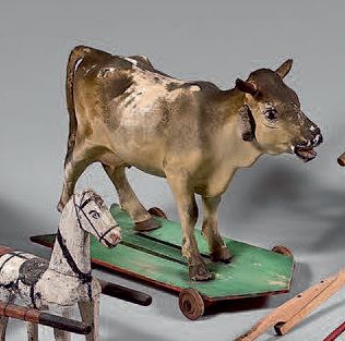 null Vache en papier mâché, à roulettes.
Début du XXe siècle.
Hauteur: 36 cm
Largeur:...