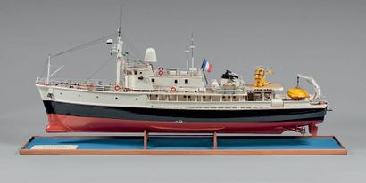null Maquette de la «Calypso» du commandant Cousteau, en bois et matière synthétique,...