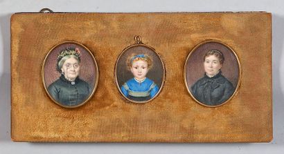 null Ensemble de trois miniatures dans un encadrement:
- Portrait de femme
- Portrait...