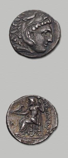 null - Drachme. 4,16 g. Tête d'Héraclès à d. ; coiffée à la léonté. R/ Zeus, demi-nu,...