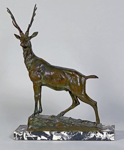 Maurice FAVRE (1824-1904) Cerf dix corps
Grande statuette en bronze à patine verte,...
