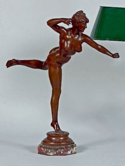 Antoine FALGUIÈRE (1831-1900) Diane chasseresse
Statuette en bronze patiné, base...