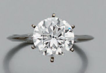 null Bague en or gris 750 millièmes sertie d'un diamant rond de taille brillant sur...