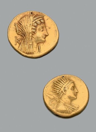 null Lot comprenant deux pièces en or jaune 750 millièmes décorées à l'antique.
(Chacune...