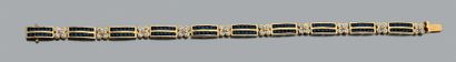 null Bracelet articulé en or jaune 750 millièmes orné de motifs sertis de saphirs...