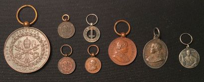 null États pontificaux - Lot de huit médailles : une médaille du Siège de Rome de...