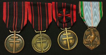 null Médaille de la Résistance, lot de trois médailles : une du premier modèle «de...