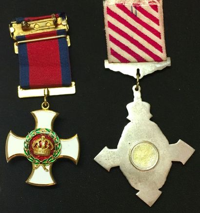 null Royaume-Uni - Lot de deux : un «Distinguished
Service Order» DSO, créé en 1886,...