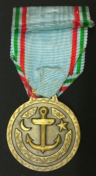 null Médaille du Mérite de l'Afrique Noire
Française, créée en 1941, en bronze patiné,...