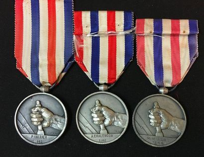 null Médaille d'honneur des Chemins de fer, lots de trois médailles du deuxième type...