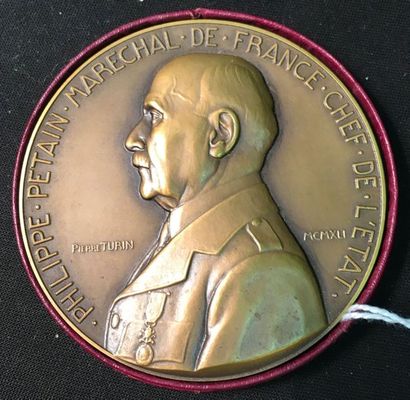 null Médaille de la Fête du Travail 1943, au buste à gauche du Maréchal Pétain par...
