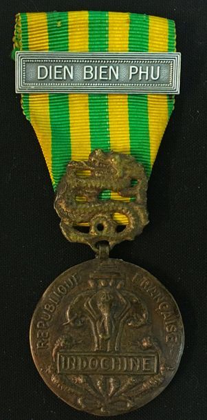 null Diên Biên Phu, lot de deux : une médaille commémorative de la campagne d'Indochine,...
