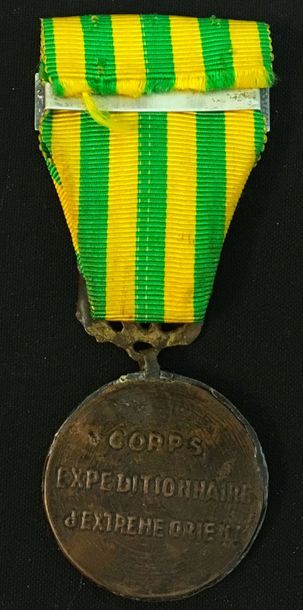 null Diên Biên Phu, lot de deux : une médaille commémorative de la campagne d'Indochine,...