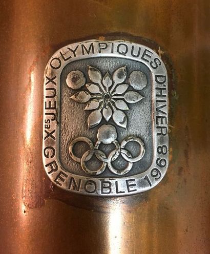 null Torche officielle des Xe Jeux Olympiques d'hiver de Grenoble 1968. Important...