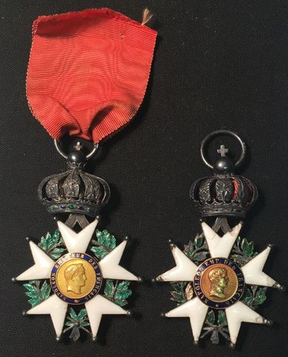 null Légion d'honneur - Lot de deux étoiles de chevalier en argent et émail, les...