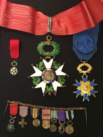 null Légion d'honneur - Les Républiques, lot de quatre : IIIe République, une chaînette...