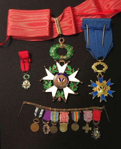 null Légion d'honneur - Les Républiques, lot de quatre : IIIe République, une chaînette...