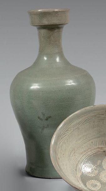 CORÉE - Fin de la période Choseon (1392-1897) Vase balustre à col rétréci en grès...