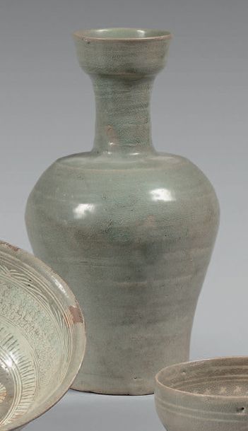CORÉE - Fin de la période Choseon (1392-1897) Vase balustre à col rétréci en grès...