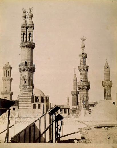 null Divers photographes orientalistes, ensemble de vues architecturales de grandes...