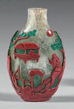 CHINE - XIXe siècle Flacon tabatière en verre overlay rouge et vert sur fond bullé...