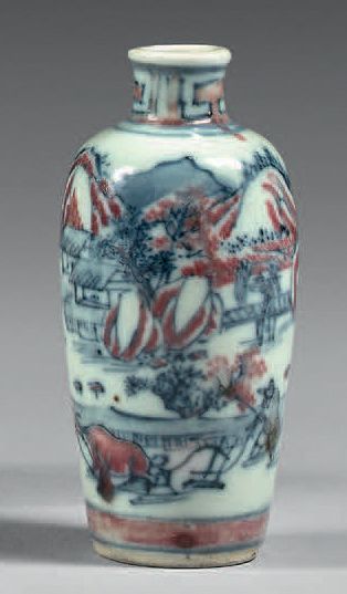 CHINE - XIXe siècle Flacon tabatière balustre en porcelaine émaillée rouge de cuivre...