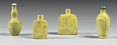 CHINE - XIXe siècle Six flacons tabatière en porcelaine et en grès émaillé jaune...