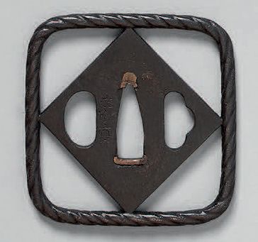 JAPON - Époque EDO (1603-1868) Deux tsuba en fer, l'une de forme hokkei gata, le...