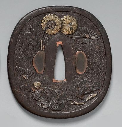 JAPON - Milieu de l'époque Edo (1603-1868) Nadegaku gata en fer à décor incrusté...