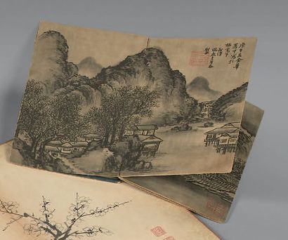 CHINE - XIXe siècle Album de quatre peintures, encre sur soie, représentant des paysages...