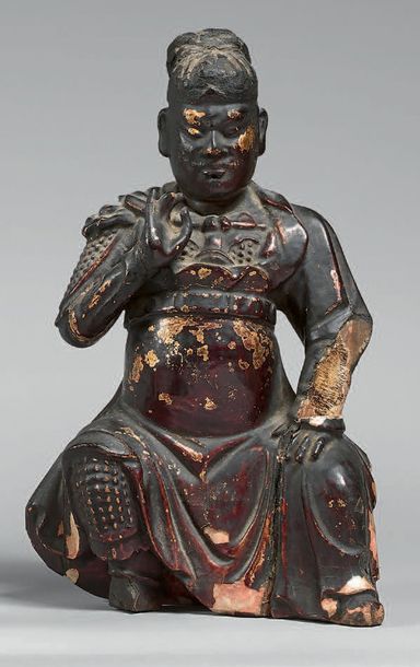 CHINE - XVIIIe siècle Statuette de Guanyu en bois laqué rouge et traces de dorure...