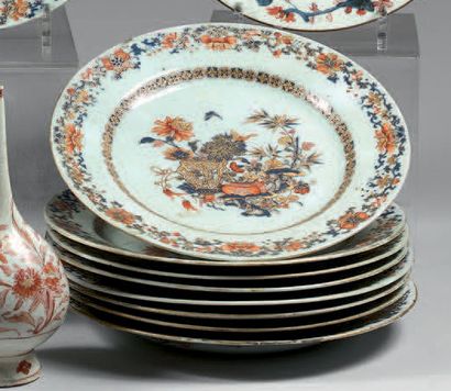 CHINE - Époque KANGXI (1662-1722) Suite de neuf assiettes en porcelaine décorée en...